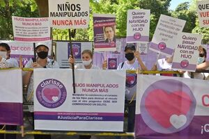 Piden que niño vuelva con su madre y juicio por desacato para el padre - Nacionales - ABC Color