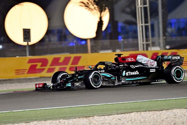 Hamilton, a salvar en Arabia Saudí la primera ‘bola de título’ de Verstappen - Automovilismo - ABC Color