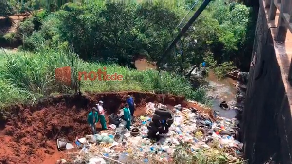 Comuna interviene zona del arroyo Saltito y retira cubiertas - Noticde.com