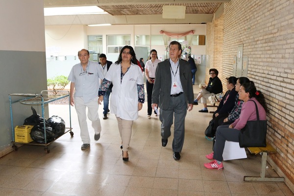 Gerente de Tesãi constata carencias en hospital de Hernandarias - Noticde.com