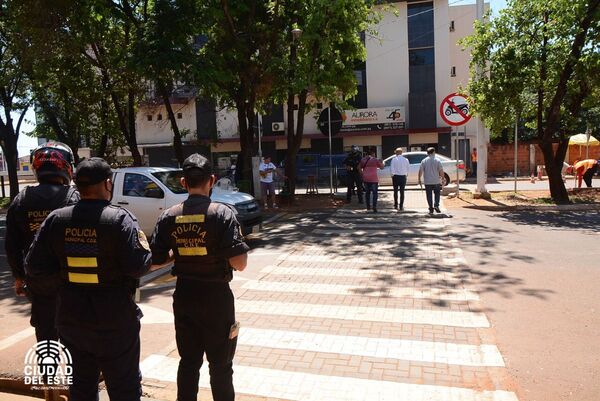 Reubicarán a cambistas de la avenida Julio C. Riquelme - La Clave
