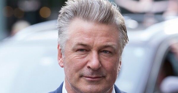 Alec Baldwin sobre la muerte de Halyna Hutchins: “Yo no apreté el gatillo” - SNT