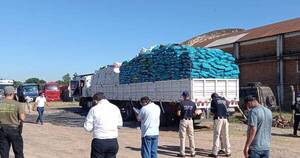 La Nación / Buscan a conductor de camión incautado con balanceados de contrabando
