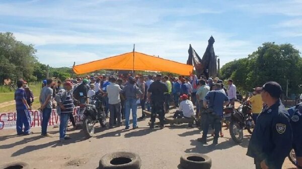 Pobladores de Horqueta y Arroyito bloquean la ruta y exigen mejoras | Noticias Paraguay