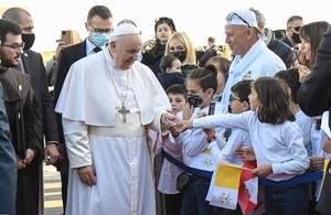 Francisco llegó a Chipre para iniciar una visita centrada en migrantes y refugiados