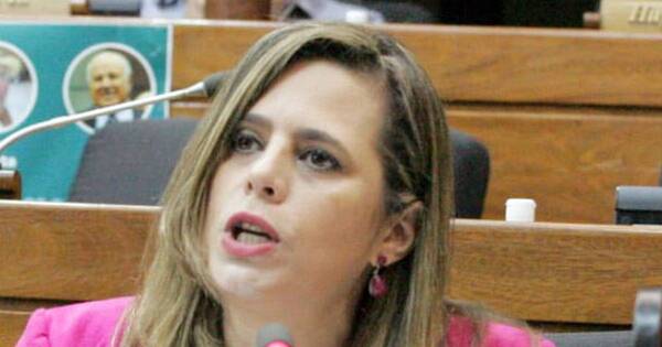 La Nación / Critican intromisión de Kattya González en las internas del PLRA