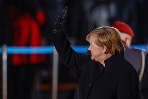 Rosas rojas y Nina Hagen, en el adiós militar más emotivo para Merkel - Mundo - ABC Color