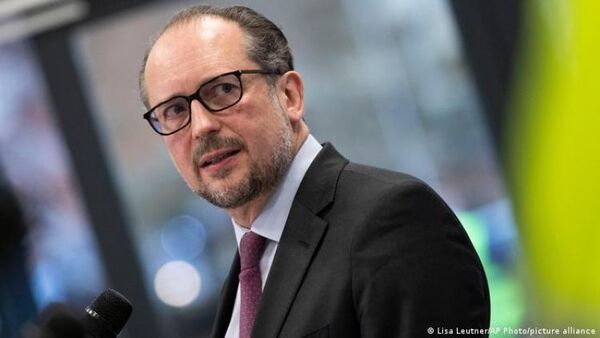 El canciller de Austria anuncia su dimisión