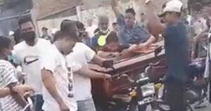 Insólito: sacaron un cadáver del ataúd para darle un último paseo en moto