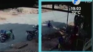 Un padre salva a su hijo de morir electrocutado en la vía pública