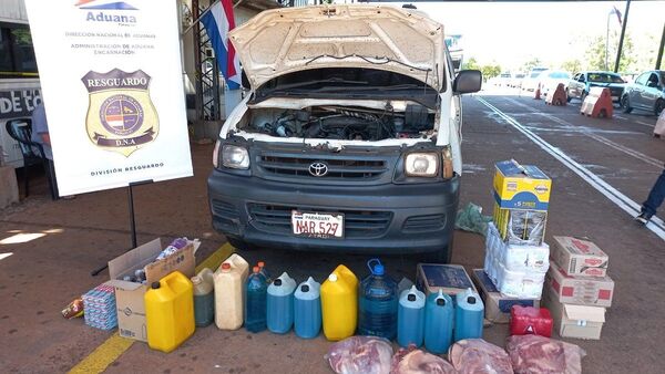 Incautan bidones de combustible traídos entre el motor de un vehículo desde la Argentina