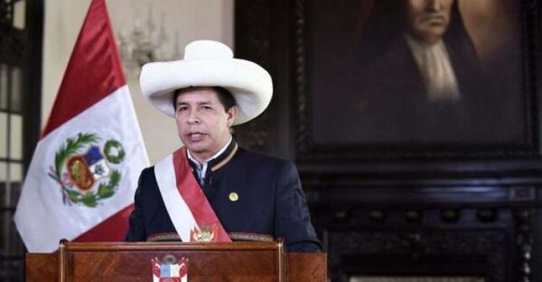 Presidente de Perú deberá declarar ante fiscal por controversia sobre ascensos militares