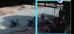 Un papá salvó a su hijo de morir electrocutado en la calle - Noticiero Paraguay