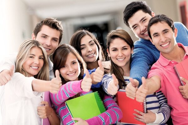 UCOM ofrece becas de estudio