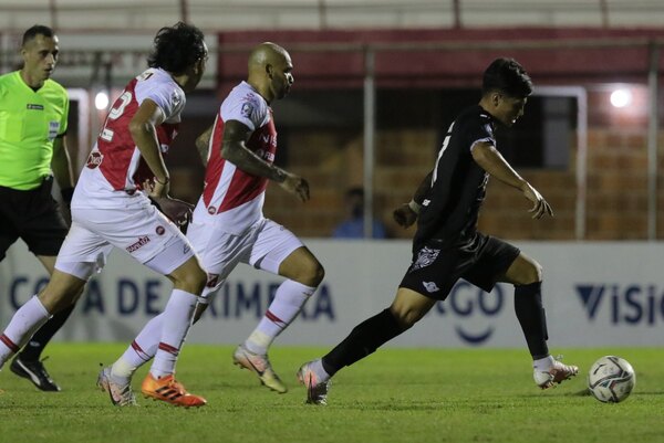 Libertad despide a River Plate y busca un lugar en la Supercopa