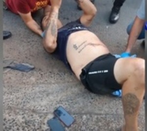 Motochorros sufren accidente tras persecución policial - Paraguay.com