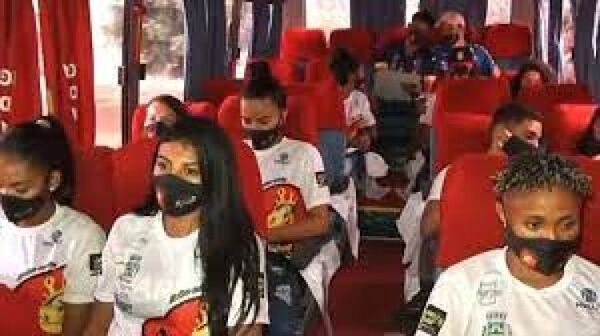 Asaltan a un equipo femenino y abusan de una de sus jugadoras en Brasil