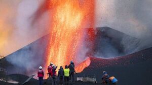 Volcán de La Palma | Cumbre Vieja se reactiva con una importante emisión de lava y cenizas