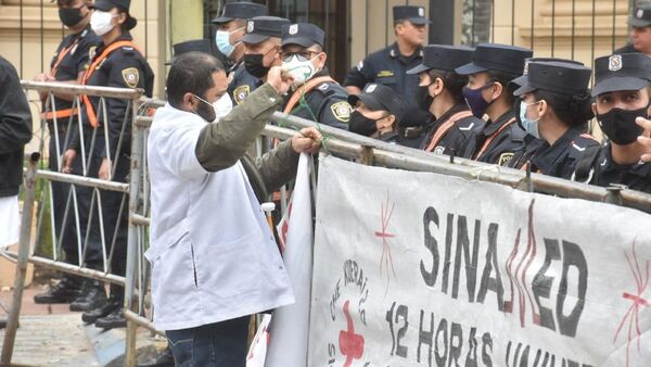 Médicos aseguran que "no hay nada que celebrar" en su día