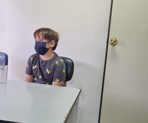 Niño busca a sus padres, se extravió en el microcentro de CDE