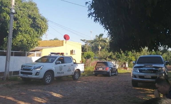 Diario HOY | Ubicaron auto robado pero policías no pueden entrar a la casa porque la fiscal nunca llegó