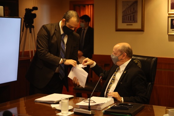 Ordenan auditoría del expediente de reo que salía a robar - Judiciales.net