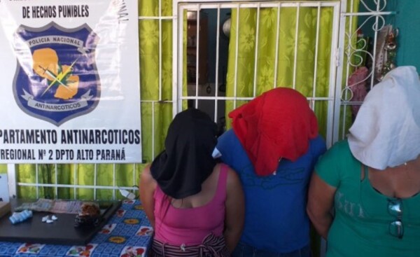 Un hombre y dos mujeres detenidos por vender drogas en una bodega