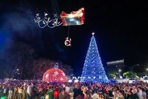 Vecinos disfrutan de la Navidad de las Aguas y las Luces en Foz - La Clave