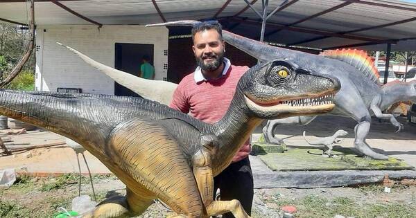 La Nación / Joven emprendedor artesano revoluciona la escultura de dinosaurios en Itá