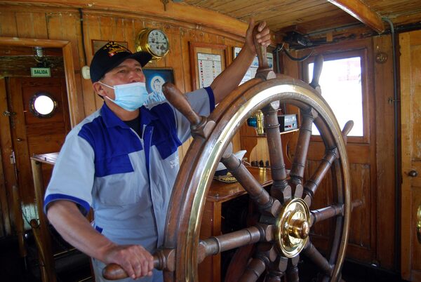 El Yavarí, una joya naval victoriana que languidece en las aguas del Titicaca - MarketData