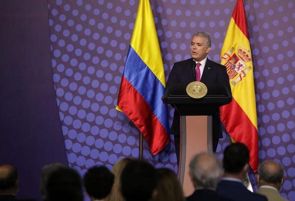 Colombia recibe el Premio Mundial de la Paz y la Libertad