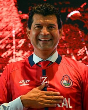 Municipal del paraguayo Cardozo busca aferrarse al tercer lugar en Guatemala - Fútbol Internacional - ABC Color