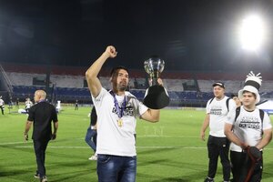 Cáceres se une al selecto grupo de campeones como jugadores y DT de Olimpia