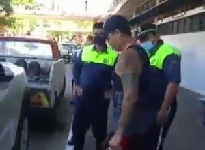 Marcos Lazaga a los golpes con zorros en la terminal