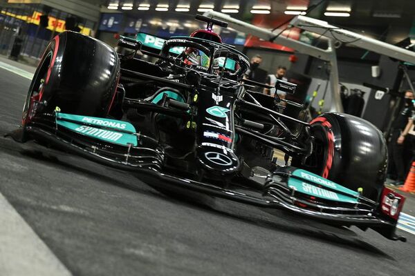 Hamilton toma las riendas en los libres del GP de Arabia Saudita - Automovilismo - ABC Color