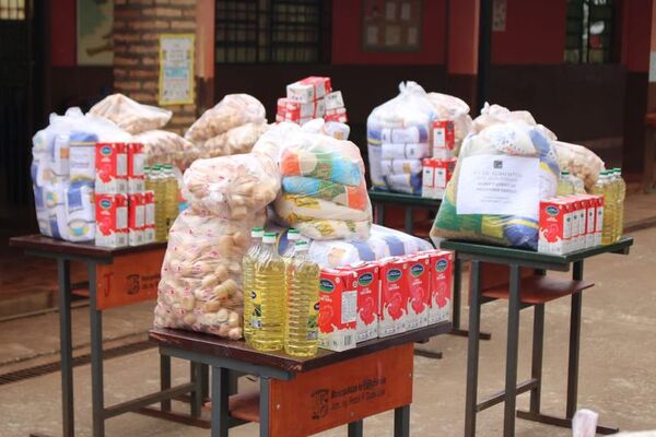 Alumnos de Presidente Franco terminaron el año sin recibir la totalidad de los kits de alimentos - ABC en el Este - ABC Color