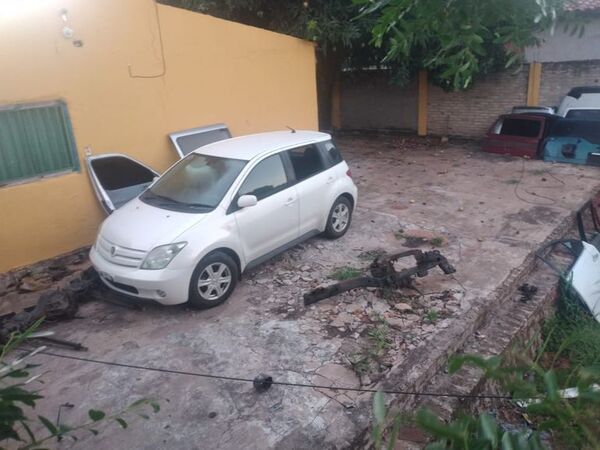 Auto robado ayer fue recuperado en desarmadero mau gracias al GPS - Nacionales - ABC Color