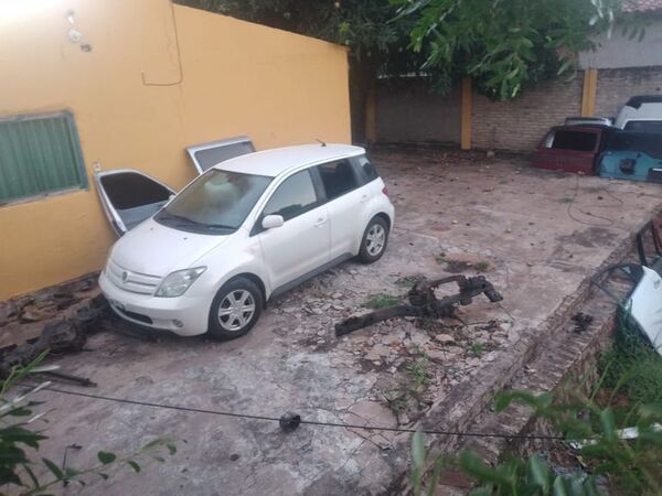 Auto robado ayer fue recuperado en desarmadero mau gracias al GPS  - Nacionales - ABC Color