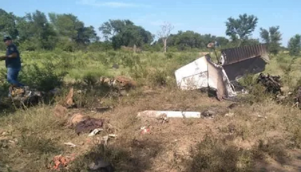 Avioneta cae y mueren tres personas en el Chaco - Noticiero Paraguay