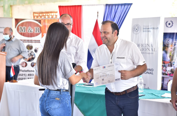Ministro Varela acompañó cierre de capacitación de la Sinafocal en Coronel Oviedo - Noticiero Paraguay