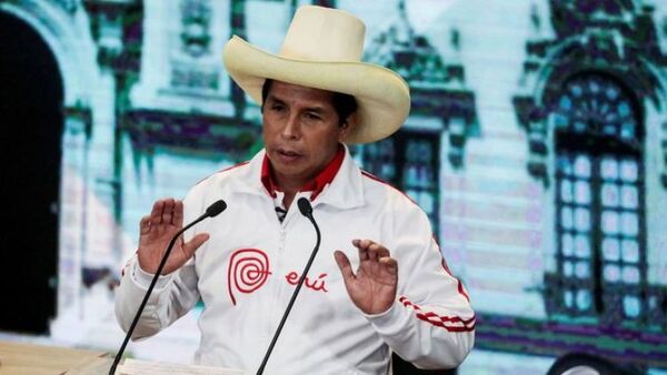 Pedro Castillo se reúne con los líderes políticos que buscan su destitución