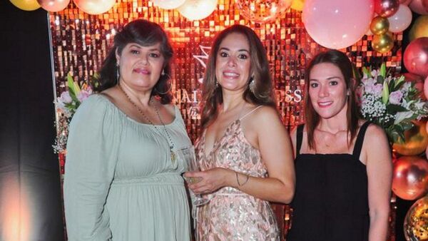 Celebración por aniversario de Nails Express