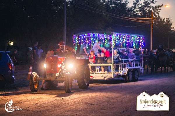 Mercadillo navideño causa sensación en Loma Plata