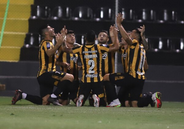 Fernando Jubero convocó 29 jugadores para medir a Cerro