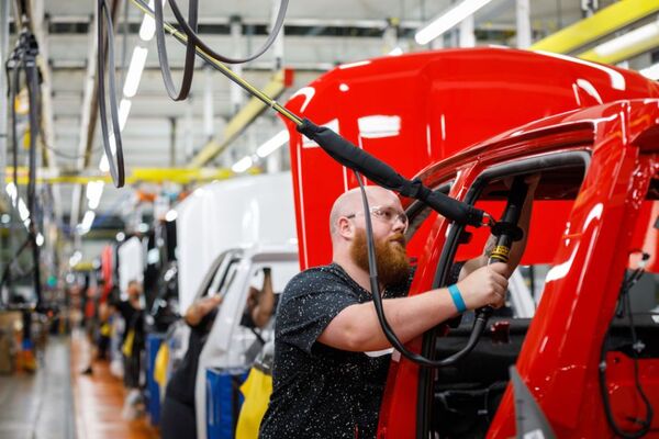 Desaceleración de la industria y avance del mercado laboral en EEUU, entre los destacados de la semana - MarketData