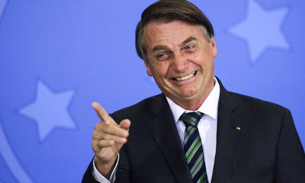 Abren investigación contra Bolsonaro por difundir información falsa sobre vacunas