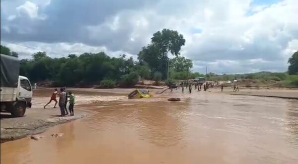 Al menos 23 muertos tras hundirse un autobús en un río de Kenia - Mundo - ABC Color