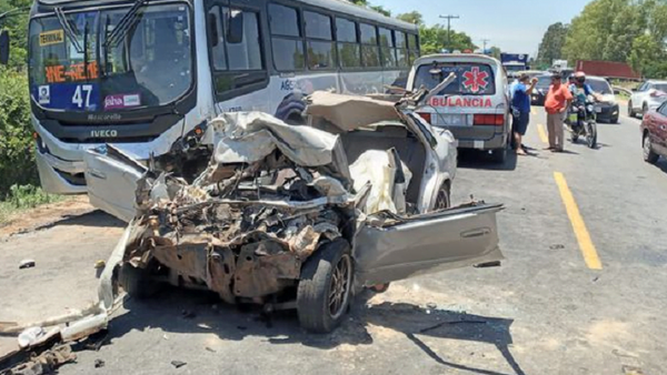 Joven de 19 años muere en accidente entre vehículo y colectivo - Noticiero Paraguay