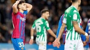 Barcelona cae ante Betis y se aleja más de la punta