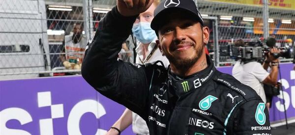 Hamilton firma la pole position del GP de Arabia, Verstappen tercero